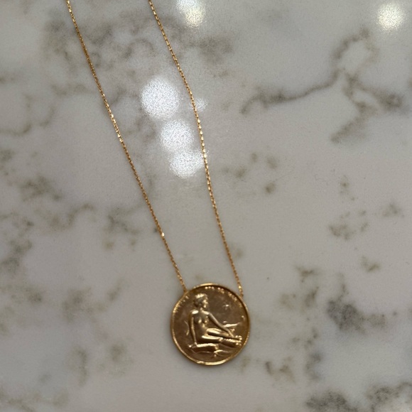 🍀Anthropologie - Gold Pisces Zodiac Coin Pendant Necklace - Picture 6 of 7